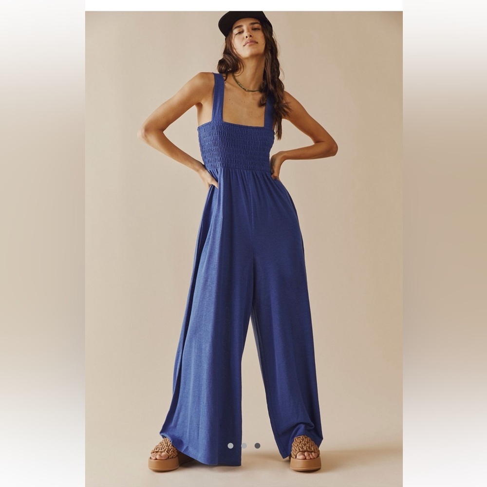 Free People Beach Smocked Wide Leg Jumpsuit  "Beach Blue” Pockets Casual S NWOT - Picture 3 of 10